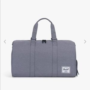 Herschel Novel Duffle in Mid Grey Crosshatch